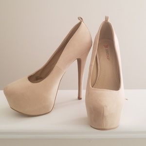 Classic suede pumps